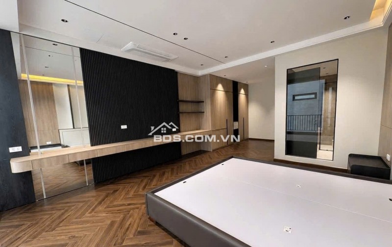 Hiếm, Nhà Long Biên Ô tô vào nhà, 50m x 6 tầng, thang máy, nội thất xịn giá nhỉnh 10 tỷ